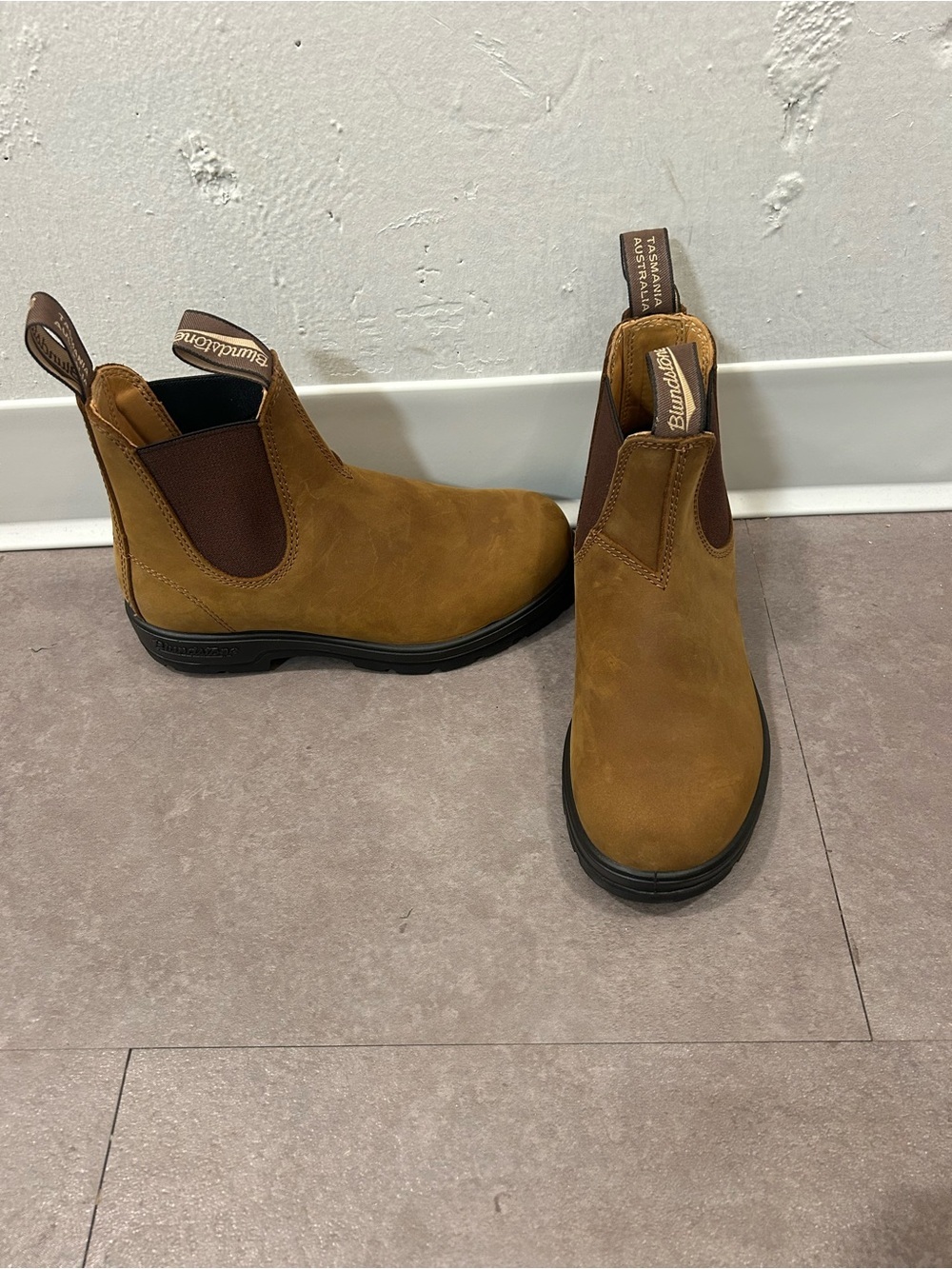 Blundstone #562 Classic Chelsea Boots Saddle Brown Leather Size 6 NWOB - Picture 2 of 8
